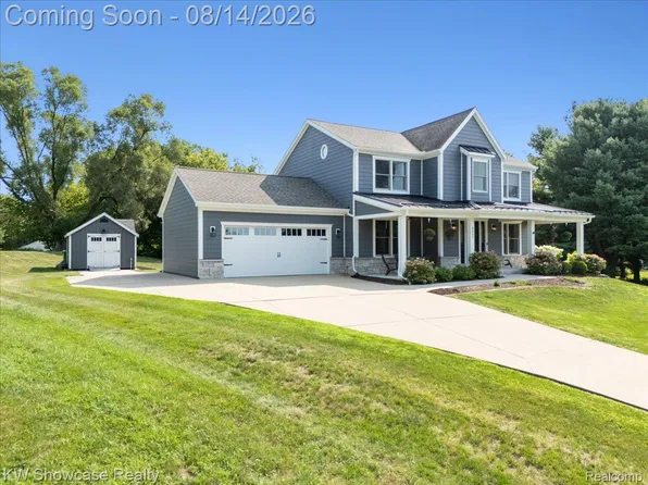 8857 Meadow Farm Dr, Brighton, MI 48116