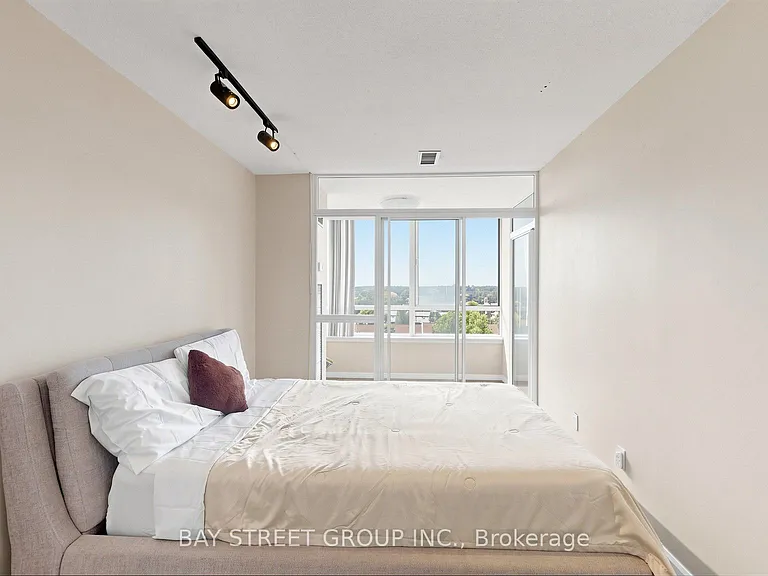1001 Cedarglen Gate #Penthouse 720 — Photo 28