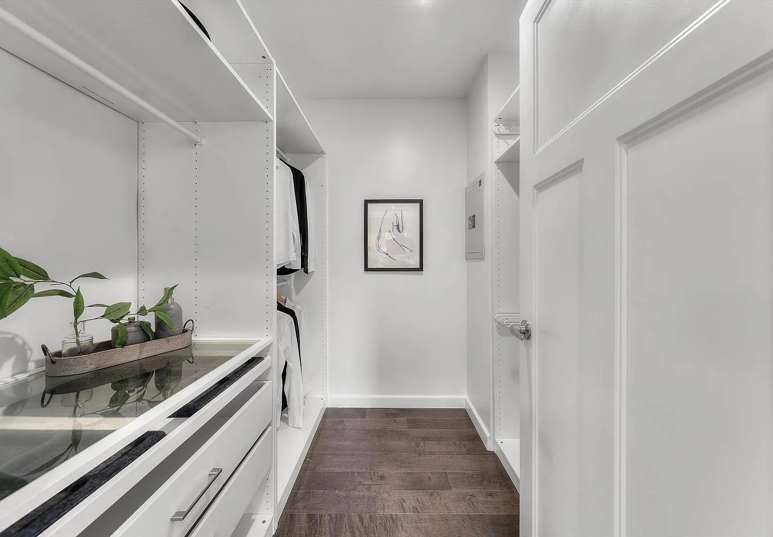 4 bed, 2200 sqft, $8,300 — Photo 3
