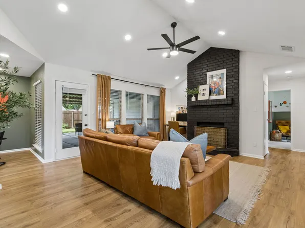 425 Kirkwood Dr, Lewisville, TX 75067