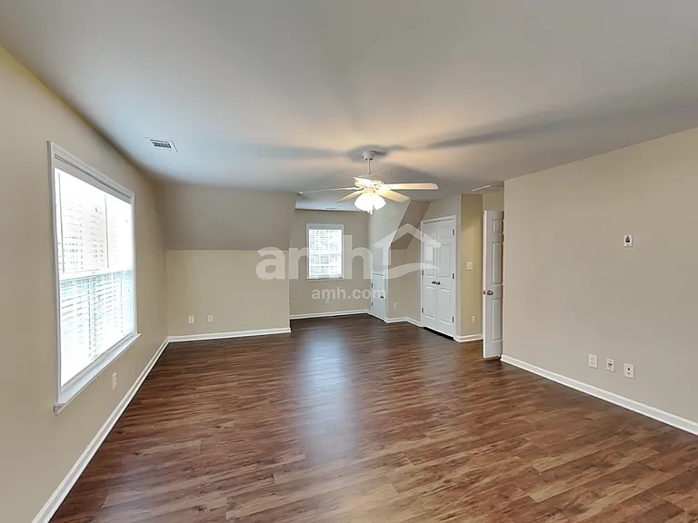 122 Tilton Dr — Photo 8