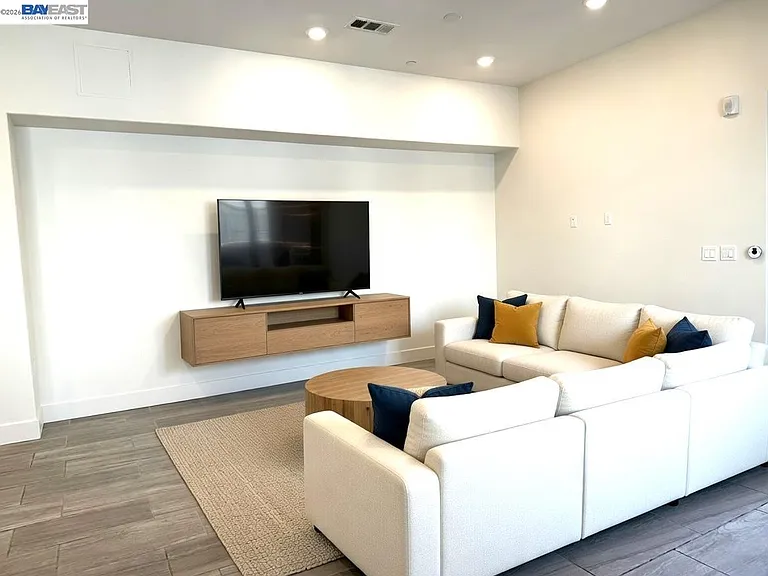 1625 Delano St #31A — Photo 3