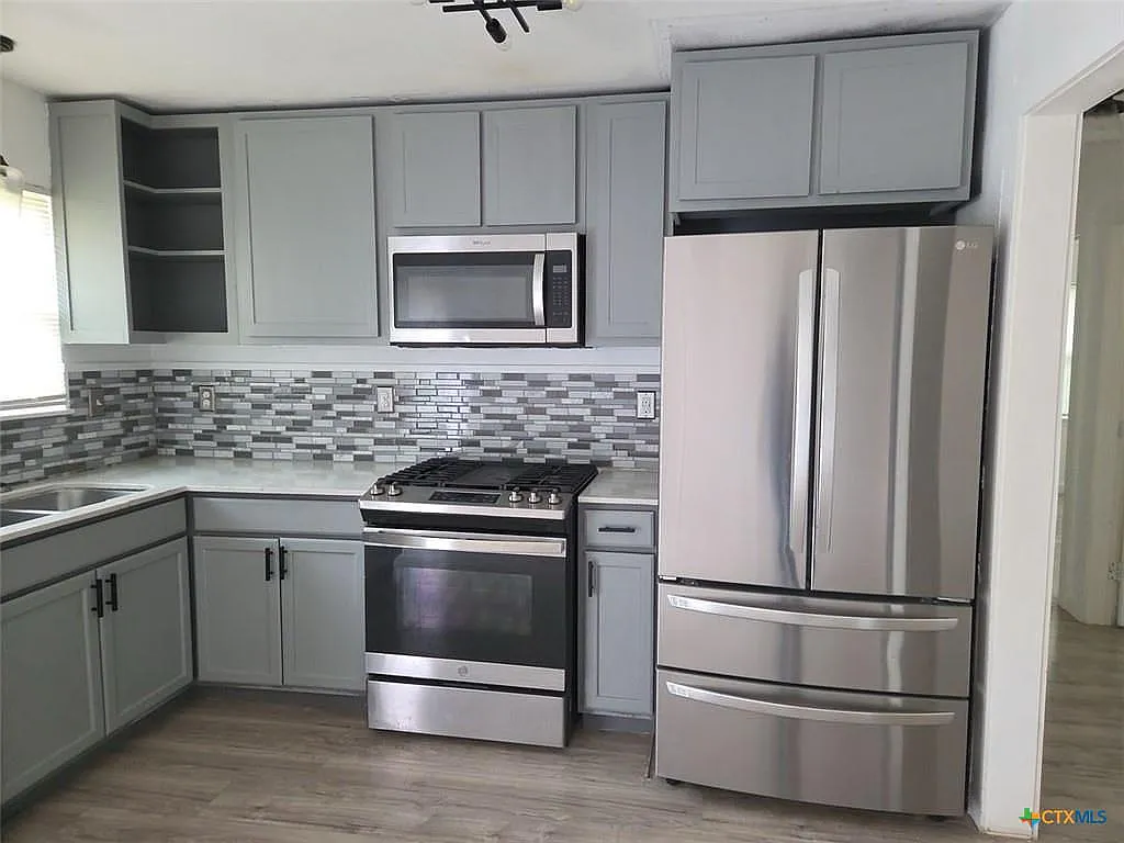 1315 Estes Drive — Photo 2