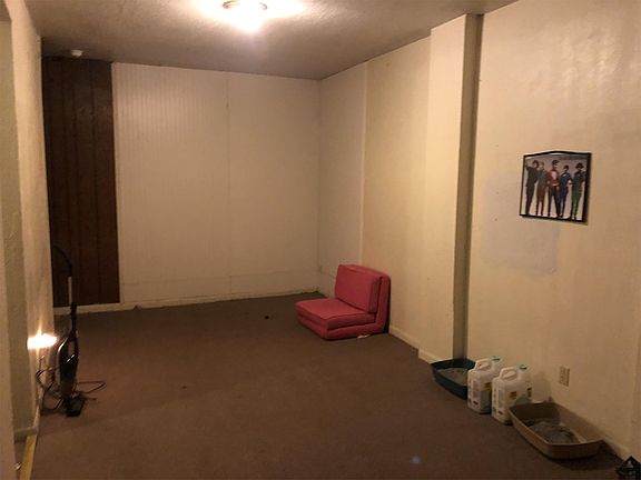 3rd image of 612 Lexington Ave