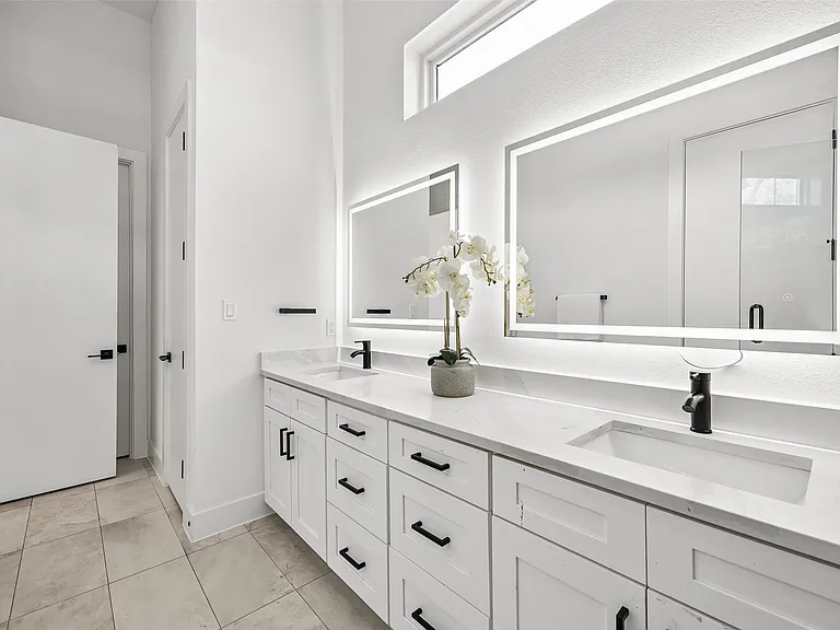 4217 Roseland Ave — Photo 15