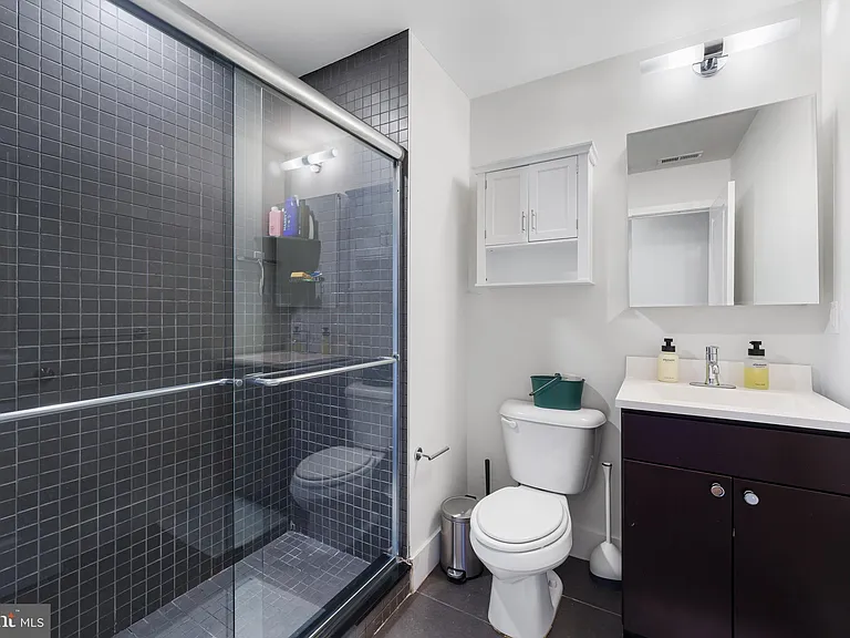 1336 S Bouvier St #B — Photo 16