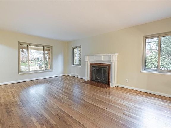 4th image of 321 Wisteria Dr