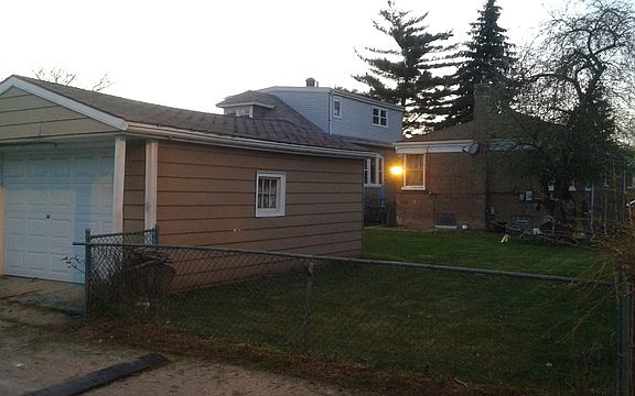 4th image of 5165 W Saint Paul Ave