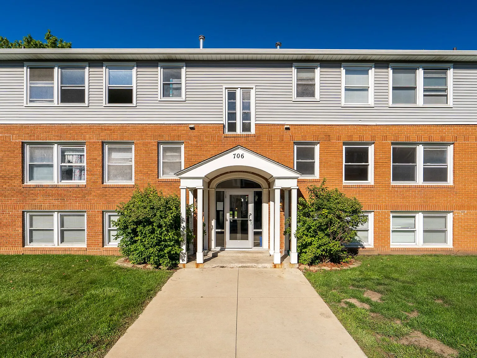 Academy Apartments — Photo 2