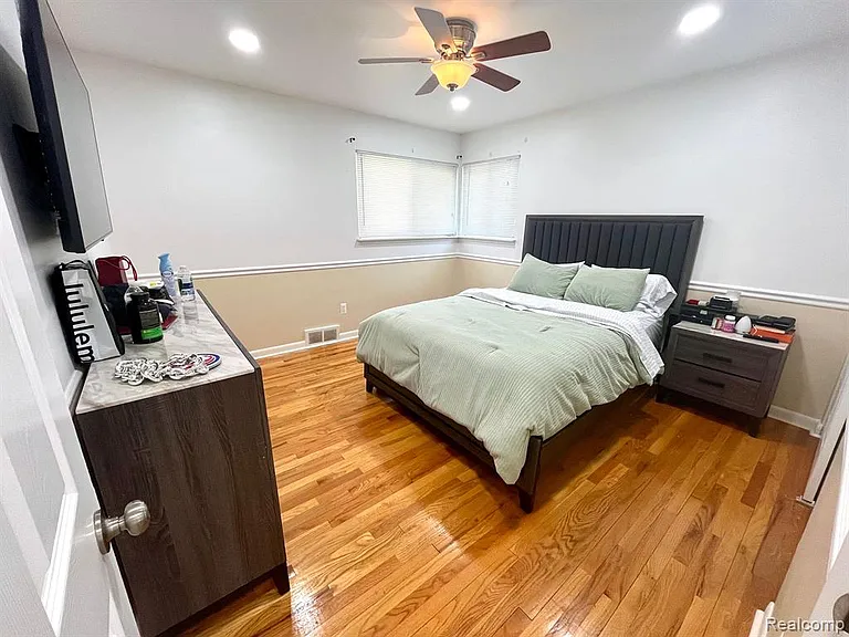31015 Dorais St — Photo 10