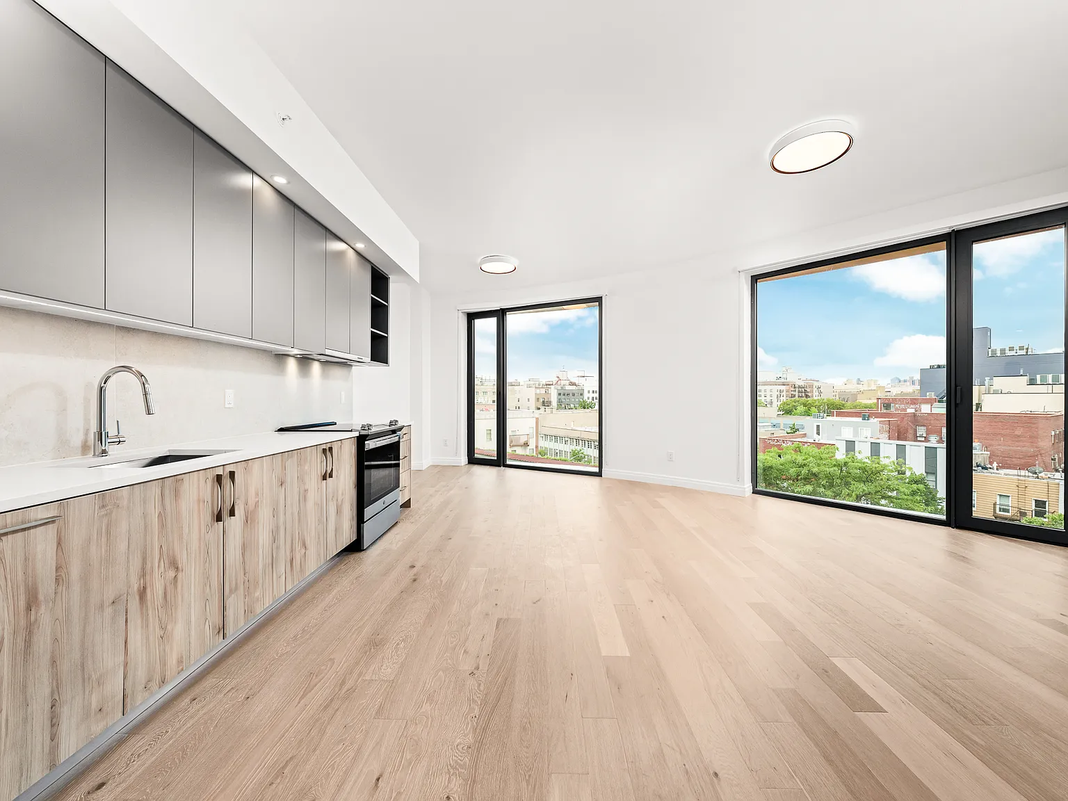 255 Lorimer Street — Photo 1