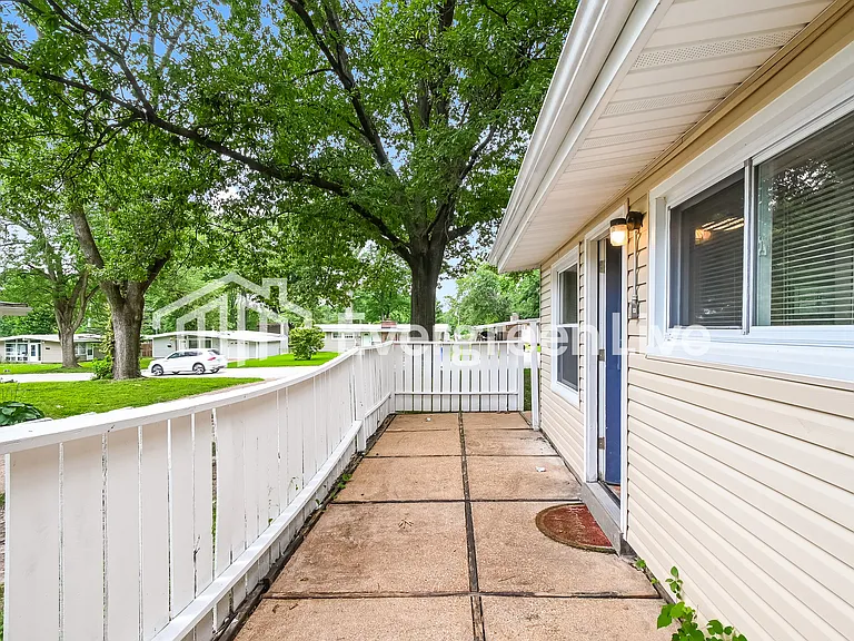 1040 Robinwood Dr — Photo 15