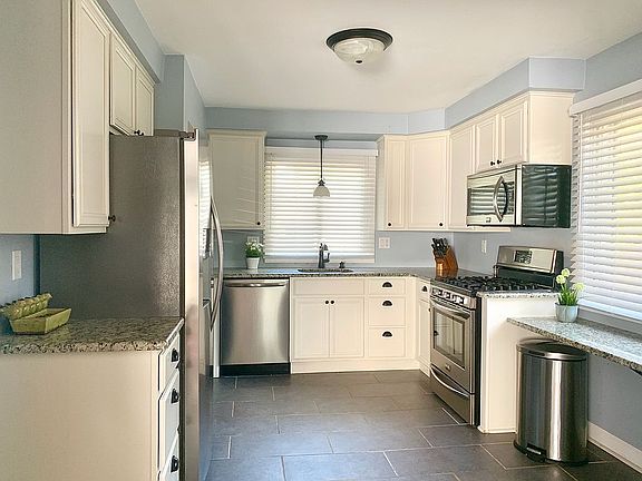 3rd image of 2990 Maidstone St
