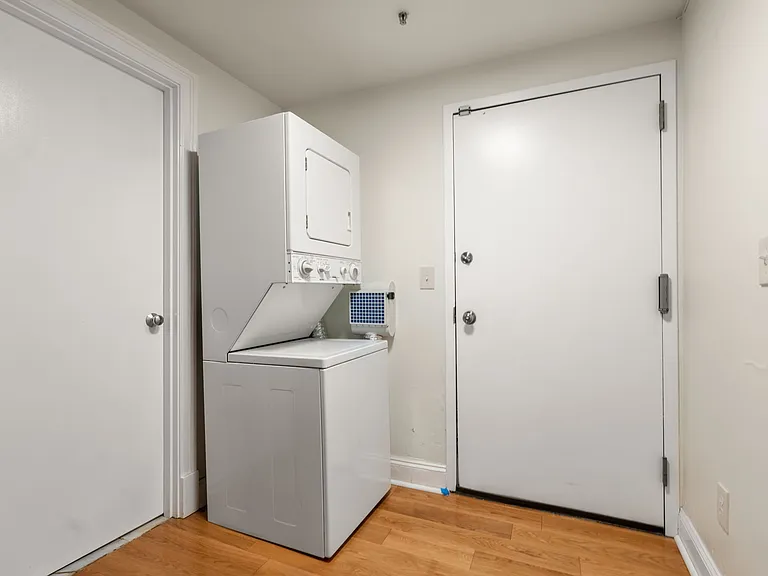 19 Stanhope St #1B — Photo 9