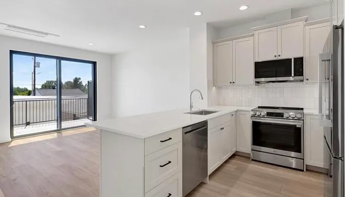 105 S 8th St #102