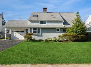 67 Stonecutter Rd, Levittown, NY 11756