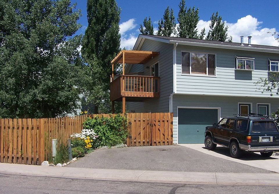 street view - 3 privat parking plus garage, fenced yard