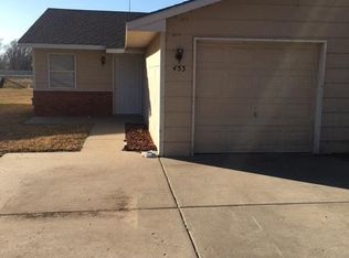 435 N Hoover Rd, Wichita, KS 67212