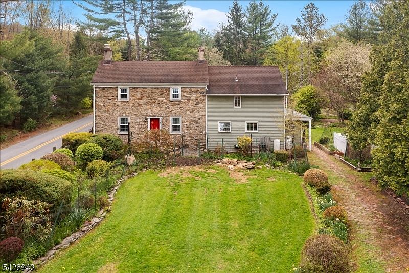 1st image of 685 Woodglen Rd