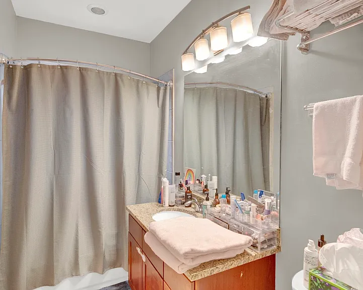 650 W Wellington Ave — Photo 37