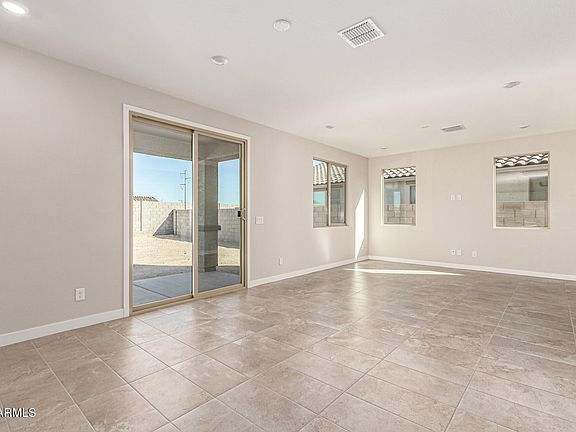 4th image of 23188 W FLORENCE Avenue