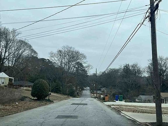 Exterior Neighborhood (street photo)