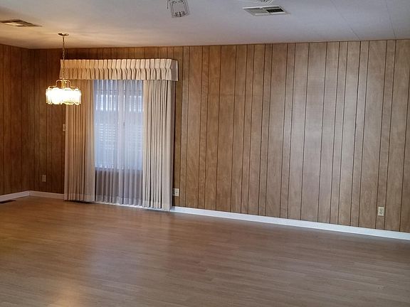 2nd image of 592 Palos Dr