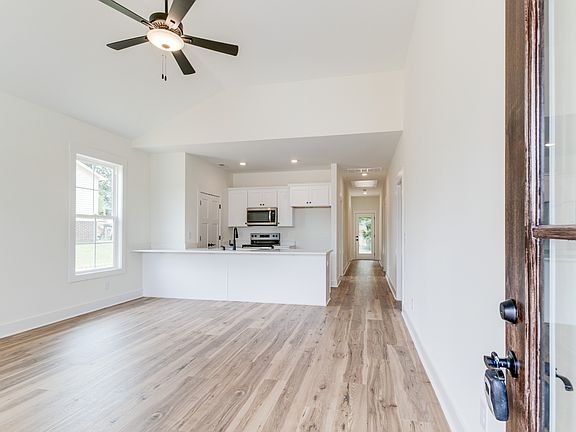 5th image of 727 Miriah Dr