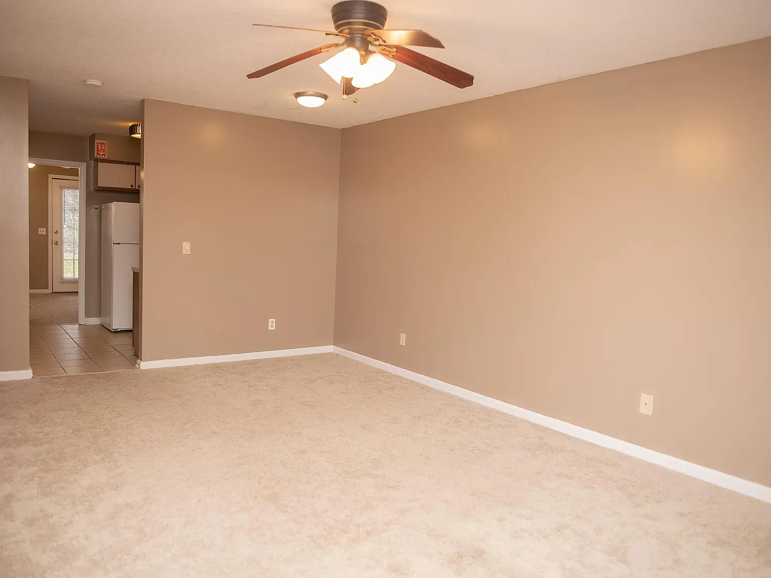 747 Sheridan Pl — Photo 2