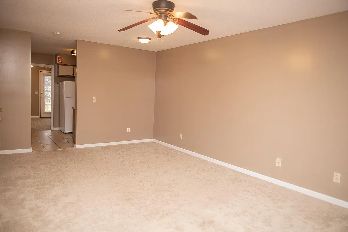 Building Photo - 747 Sheridan Pl #40