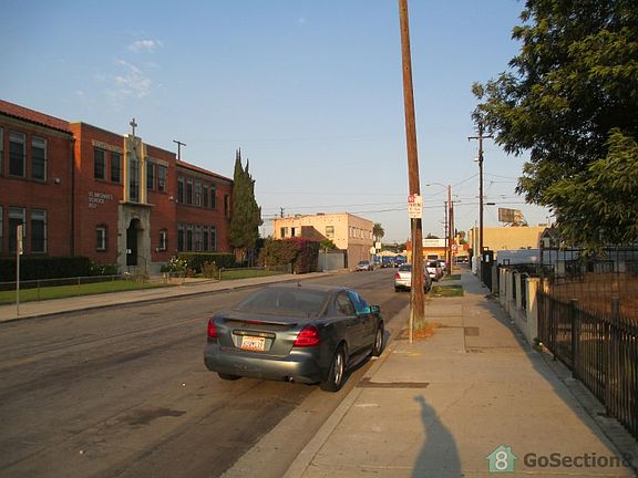 3rd image of 1032 W 87th St