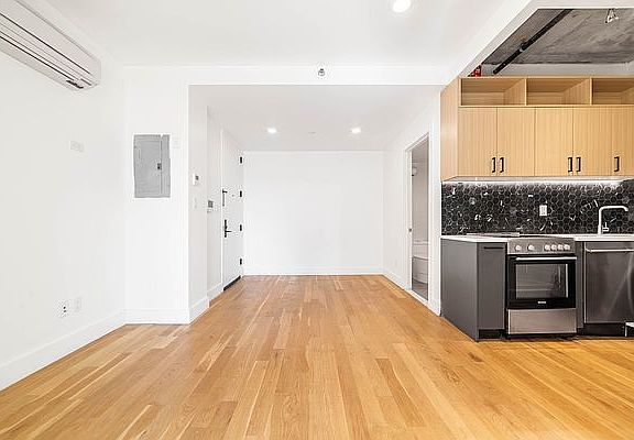 3rd image of 204 Linden Blvd #4H