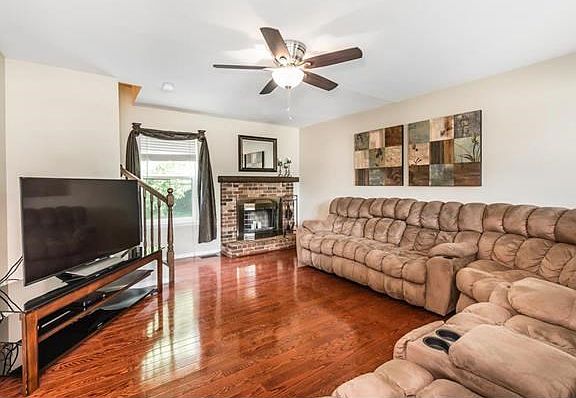 LR w/ woodburning fireplace