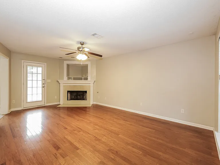 11667 Millwind Dr — Photo 4