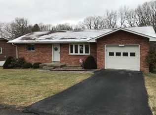123 Eastwood Dr, Crab Orchard, WV 25827