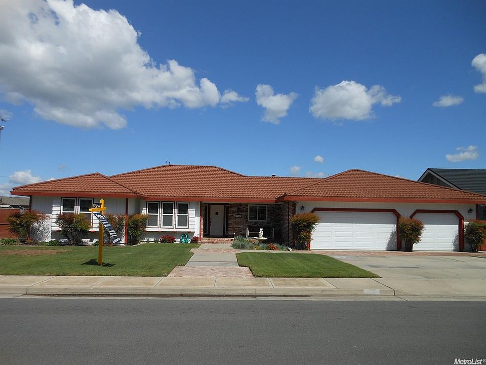 1st image of 19148 Fairway Ct