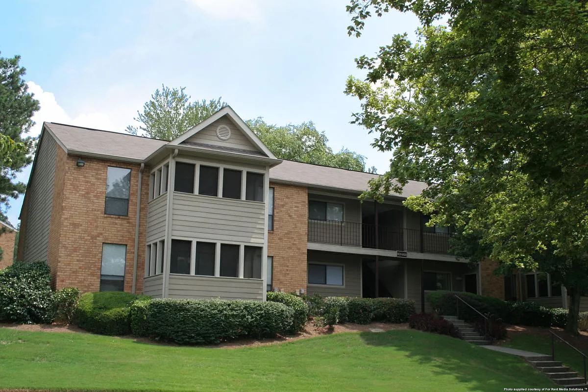 Hampton Woods Apartments — Photo 1