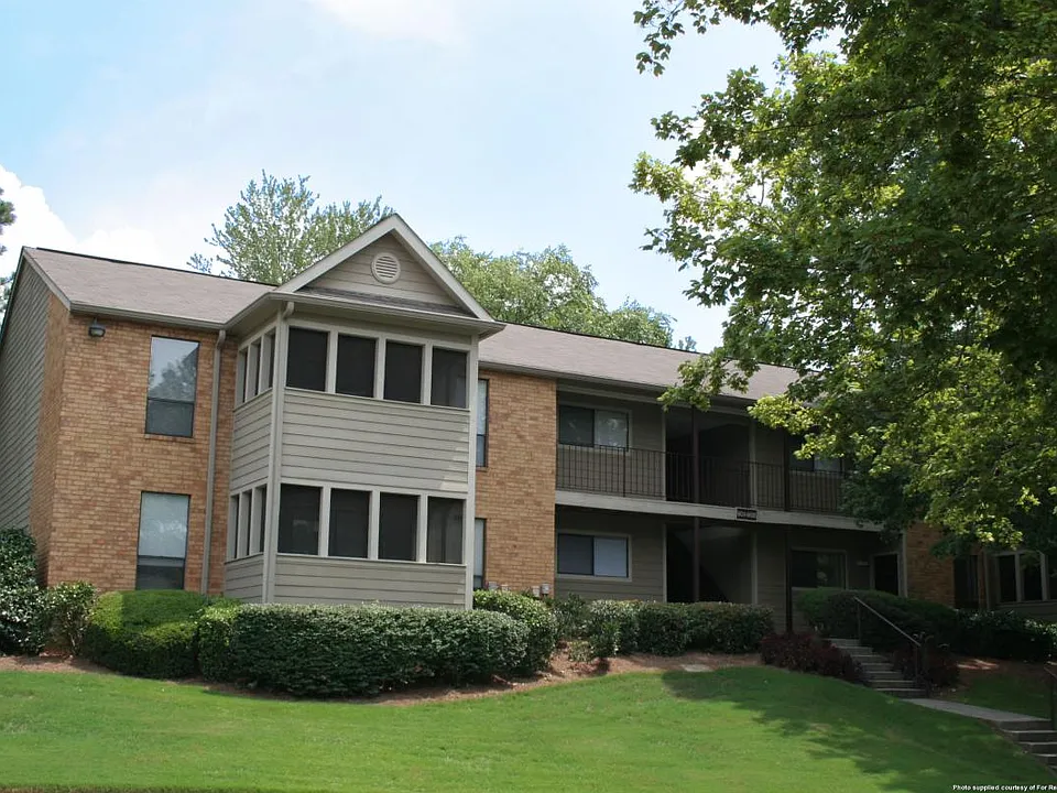 Hampton Woods Apartments