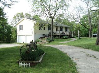 1792 Pepper Hill Ln, Oak Grove, MO 64075