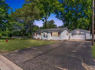 615 Monroe Ave, Mount Morris, MI 48458