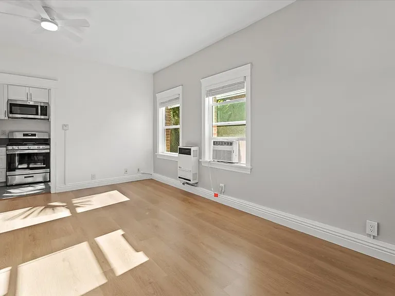 1611 Schrader Apartments (#810) — Photo 6