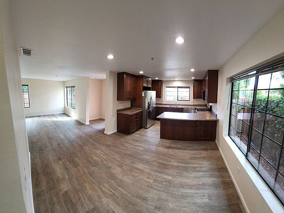 2nd image of 286 California Blvd
