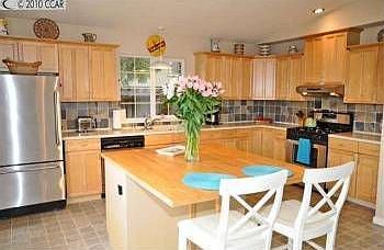 Light & bright kitchen