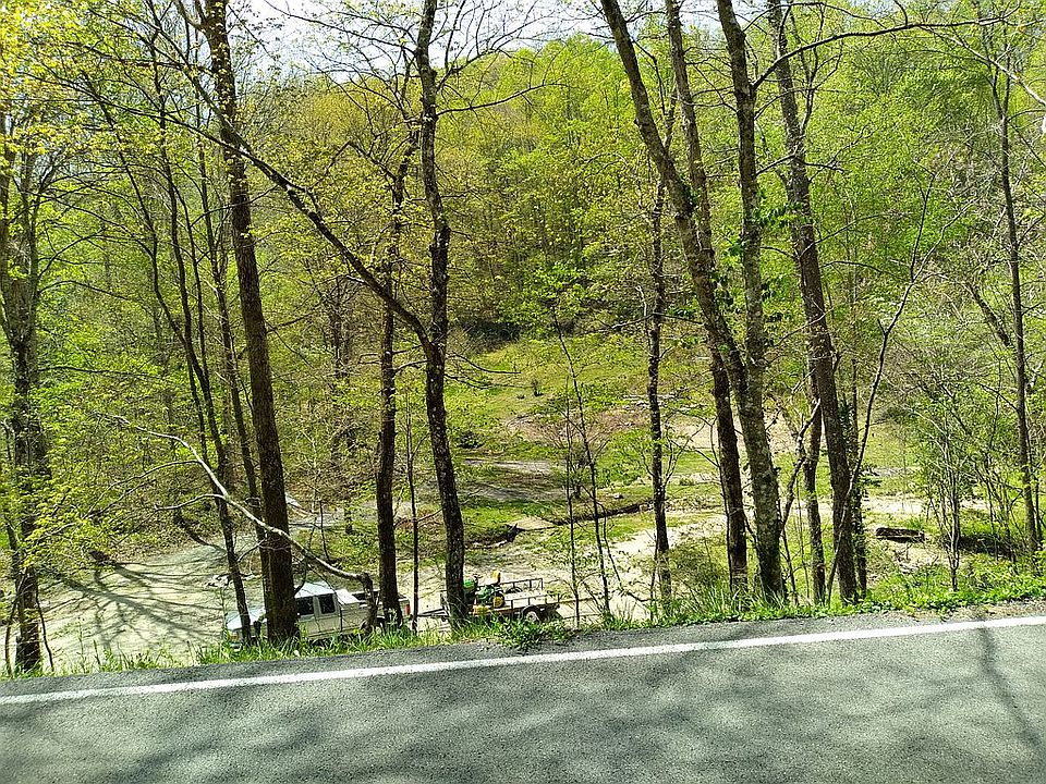 2nd image of 908 Bethlehem Rd