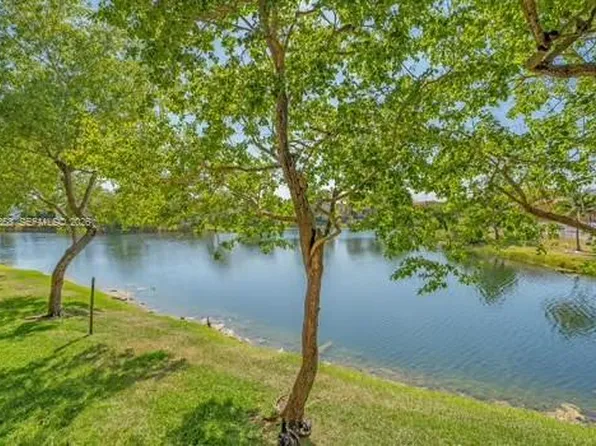 15430 SW 82nd Ln APT 625, Miami, FL 33193
