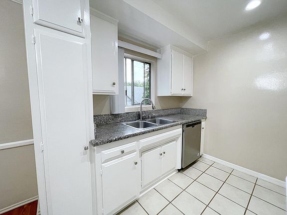 2nd image of 1204 Pine St APT 205