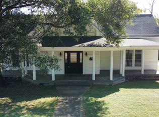 834 N 3rd St, Ozark, AR 72949