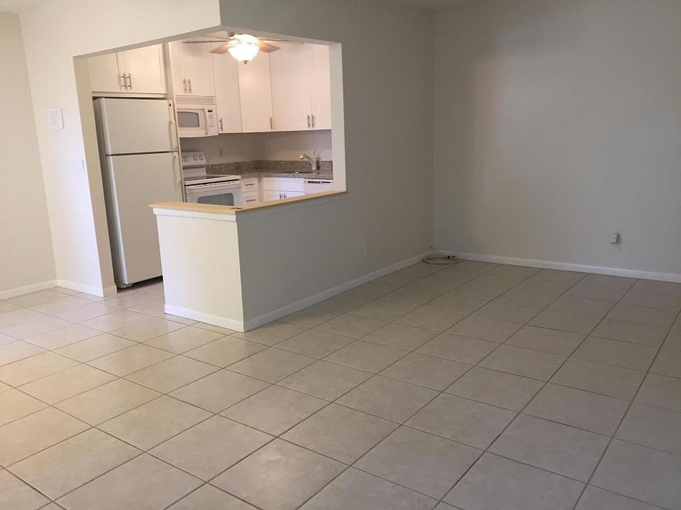 1st image of 116 Oxford Ct #200