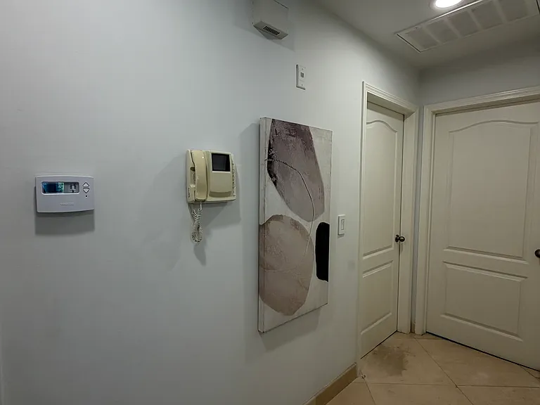 435 Arnaz Dr #200 — Photo 7