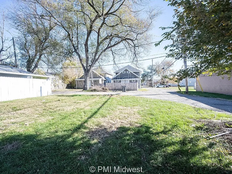 423 Villa Ave — Photo 15